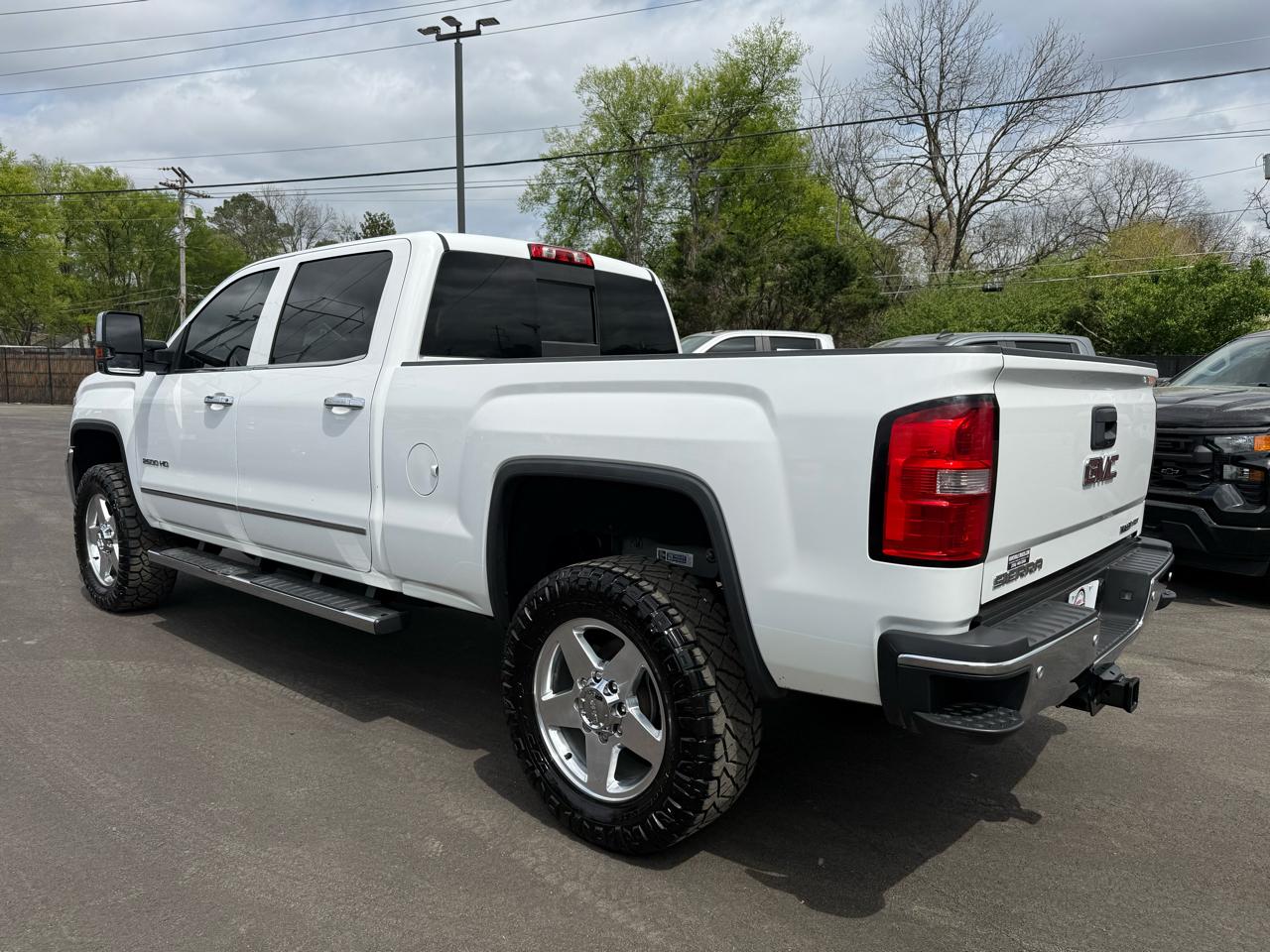 GMC Sierra 2500HD available WiFi 4WD Crew Cab 153.7" SLT 2015