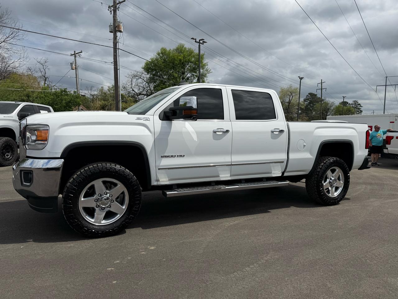 GMC Sierra 2500HD available WiFi 4WD Crew Cab 153.7" SLT 2015