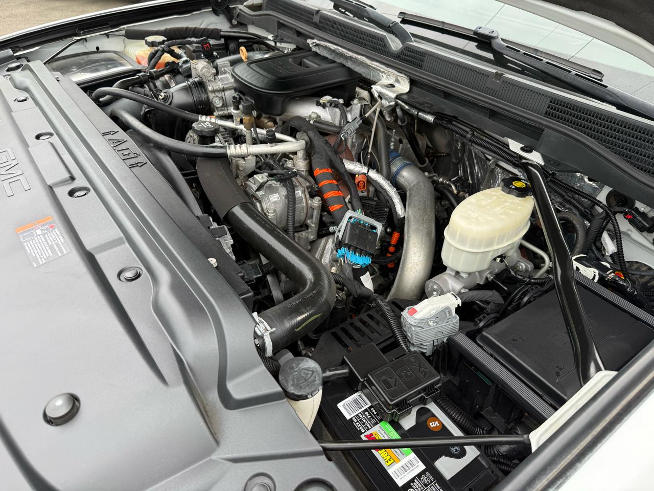 GMC Sierra 2500HD available WiFi 4WD Crew Cab 153.7" SLT 2015