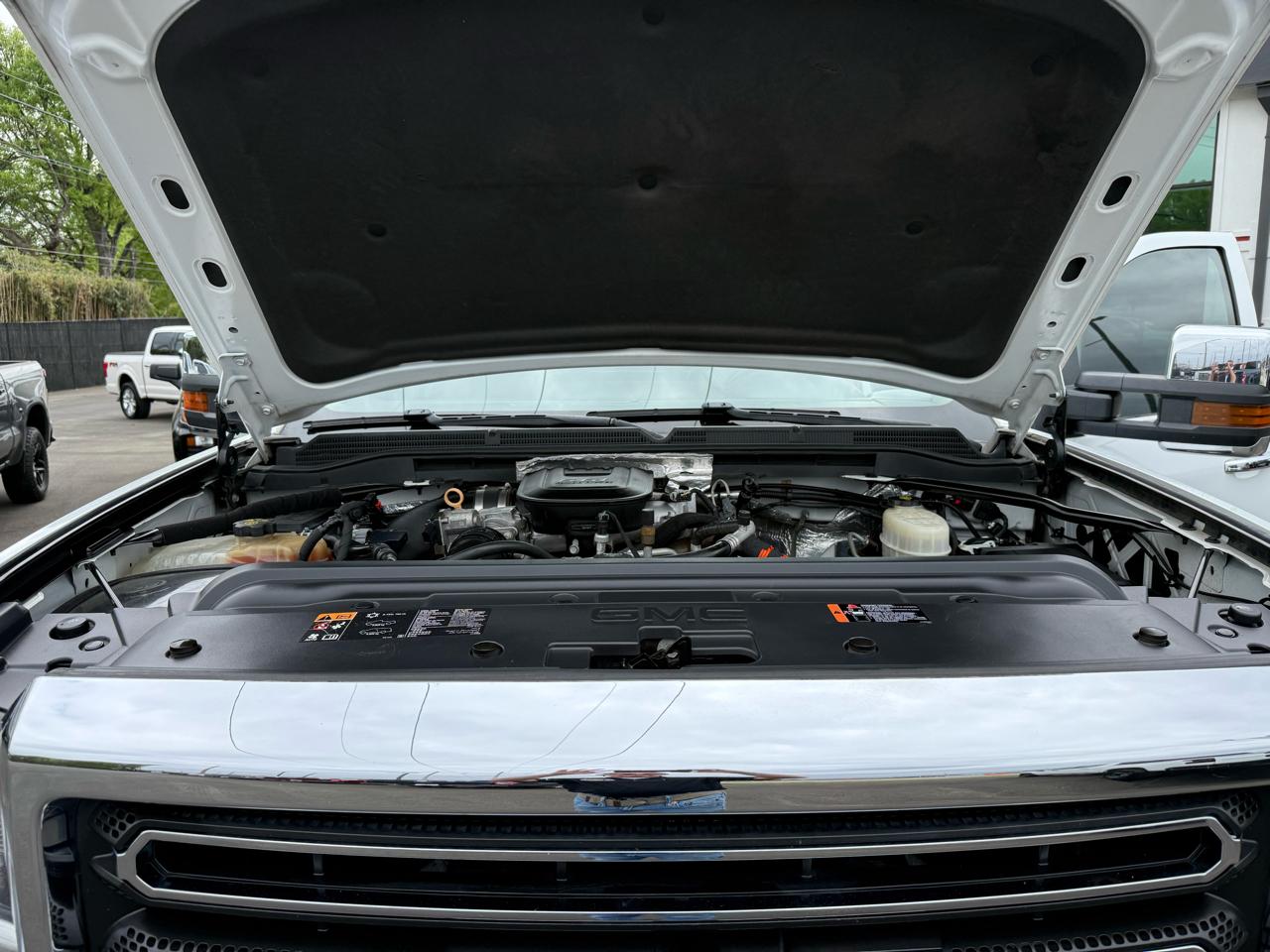 GMC Sierra 2500HD available WiFi 4WD Crew Cab 153.7" SLT 2015