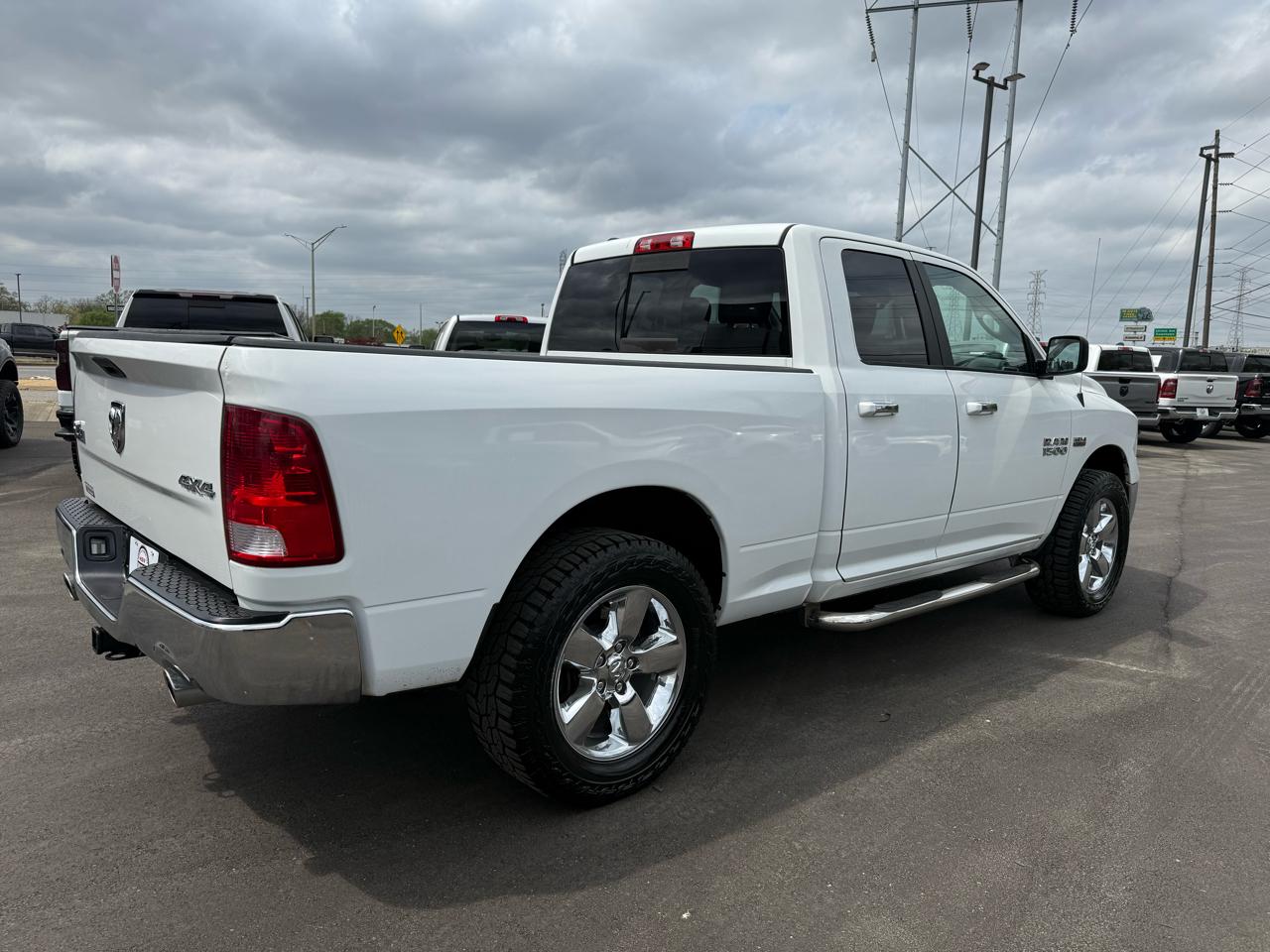 RAM 1500 4WD Quad Cab 140.5" Big Horn 2015