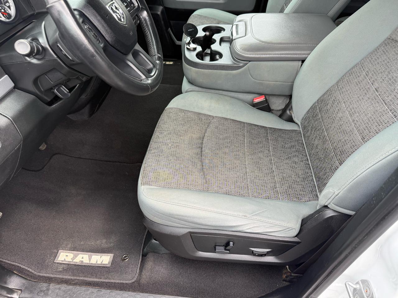 RAM 1500 4WD Quad Cab 140.5" Big Horn 2015