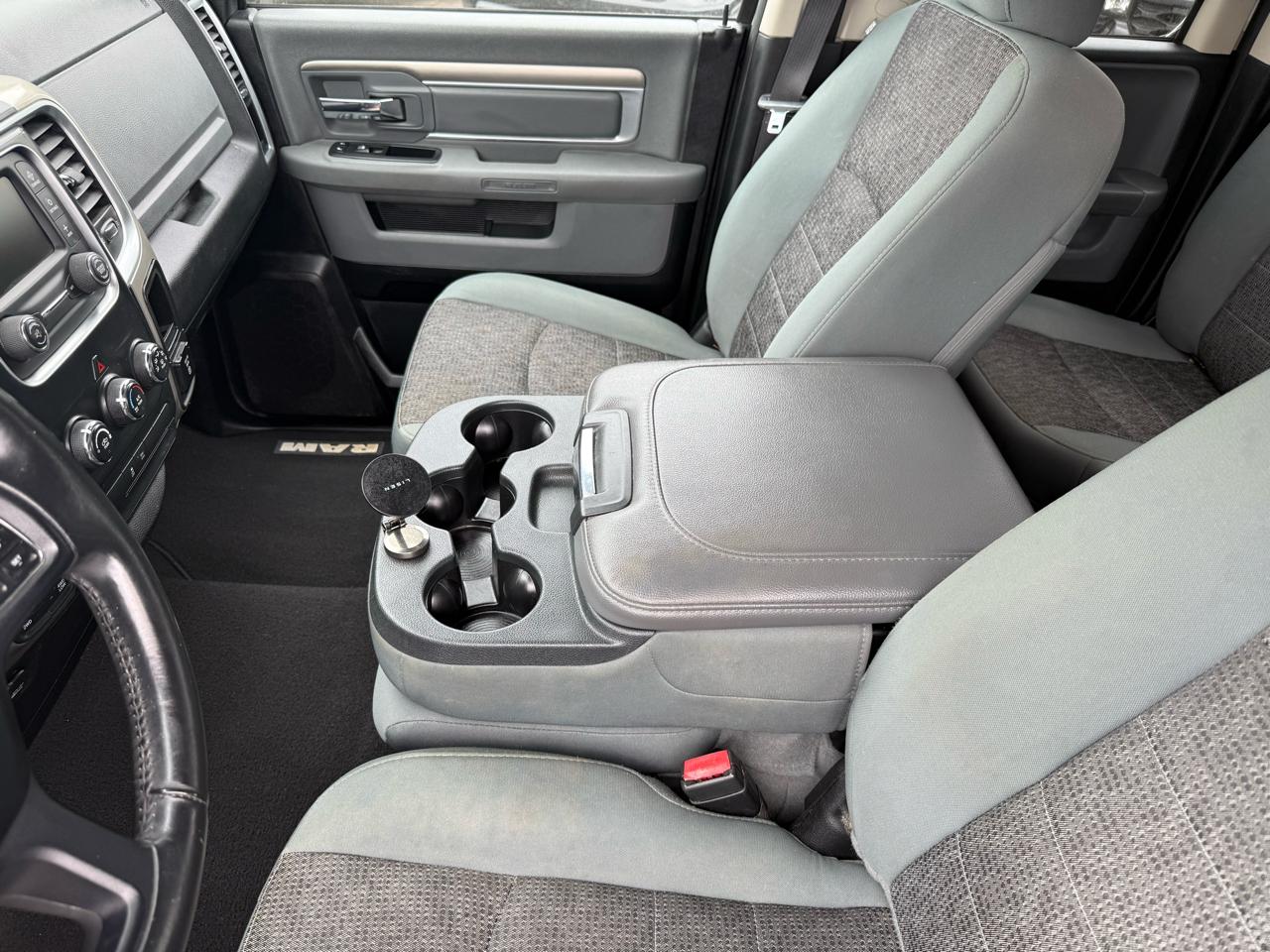 RAM 1500 4WD Quad Cab 140.5" Big Horn 2015