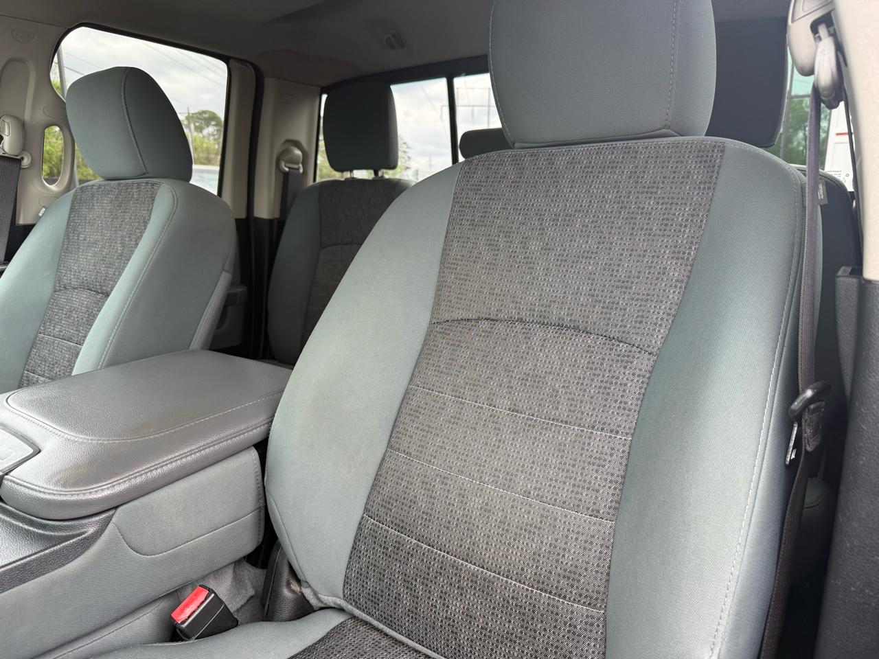 RAM 1500 4WD Quad Cab 140.5" Big Horn 2015