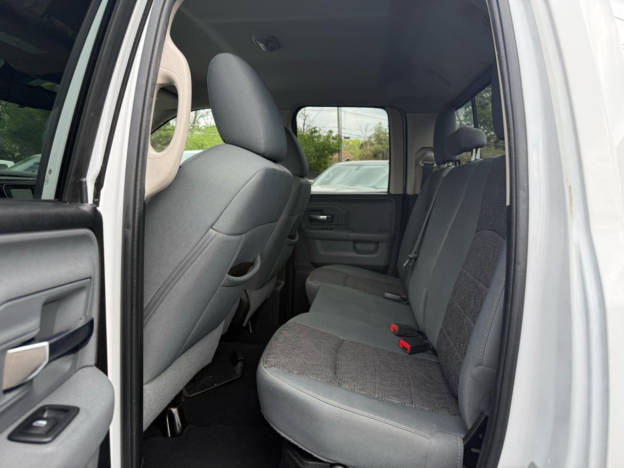 RAM 1500 4WD Quad Cab 140.5" Big Horn 2015