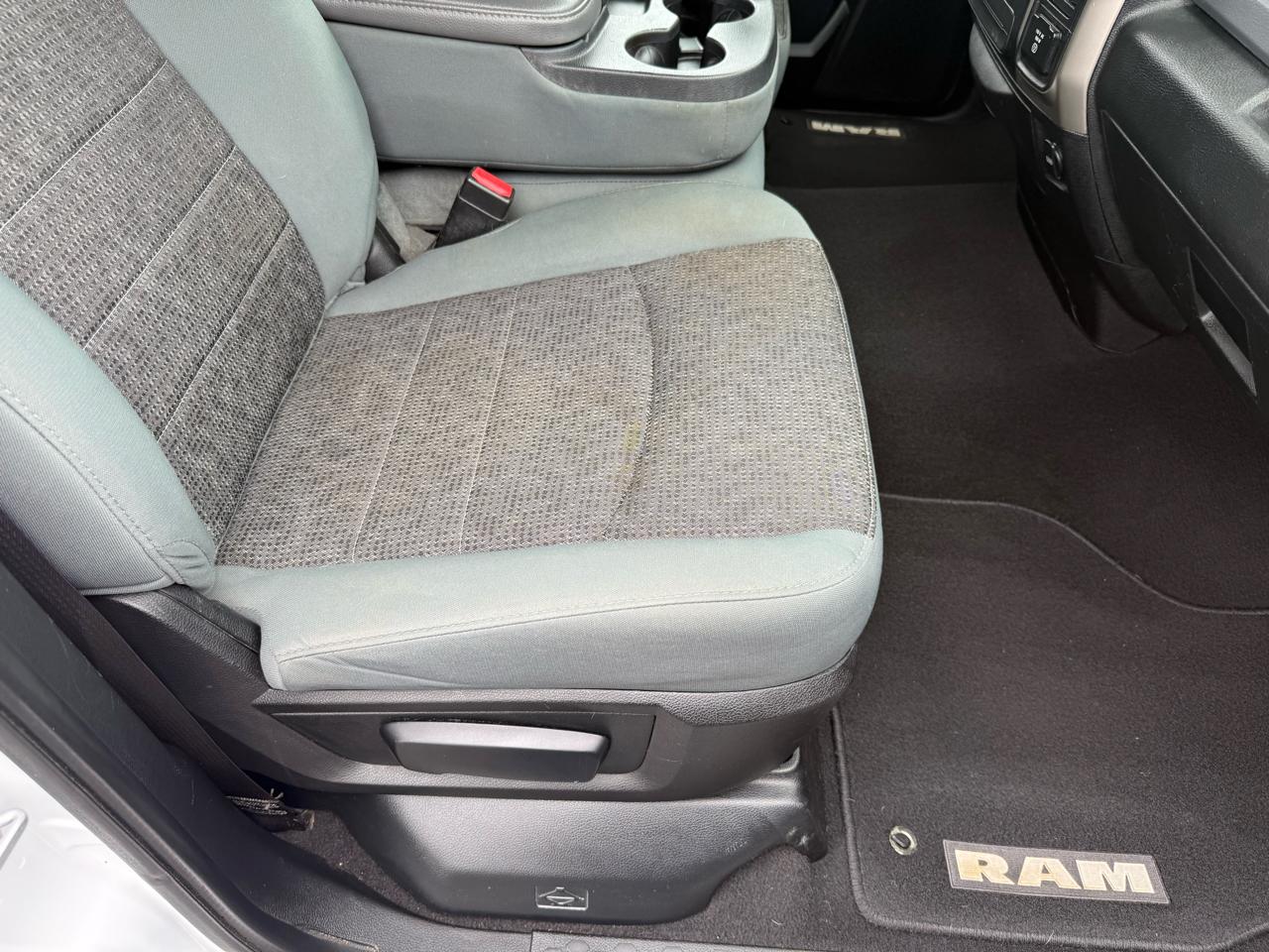 RAM 1500 4WD Quad Cab 140.5" Big Horn 2015