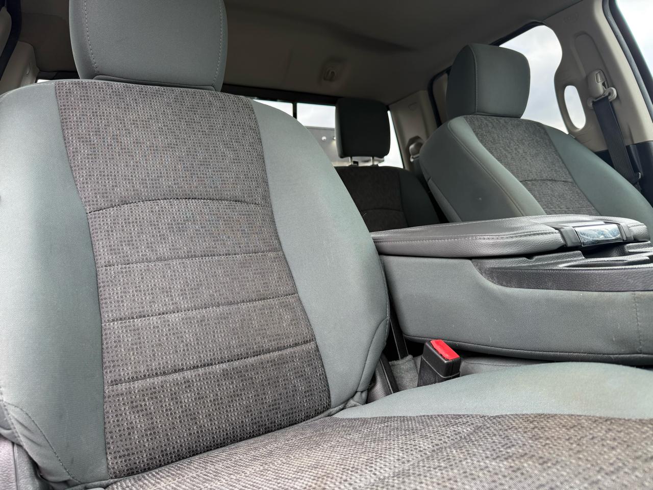 RAM 1500 4WD Quad Cab 140.5" Big Horn 2015