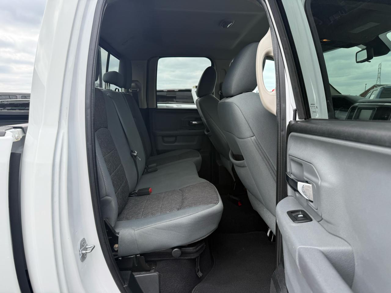 RAM 1500 4WD Quad Cab 140.5" Big Horn 2015