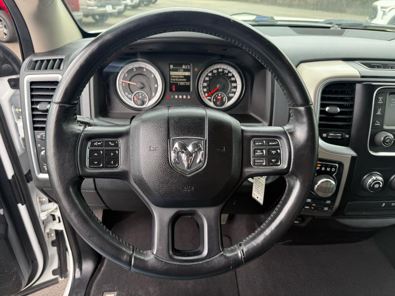 RAM 1500 4WD Quad Cab 140.5" Big Horn 2015