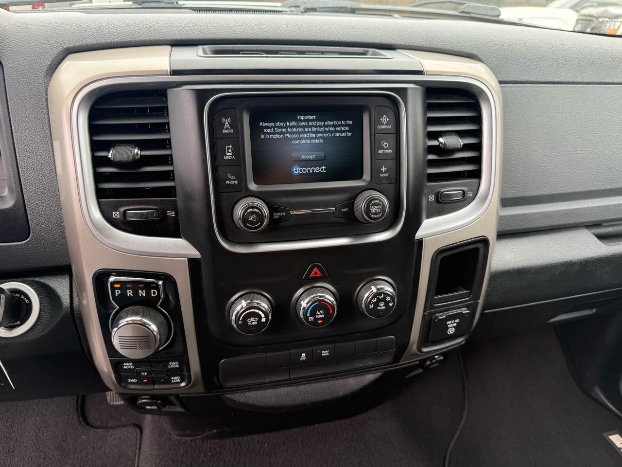 RAM 1500 4WD Quad Cab 140.5" Big Horn 2015