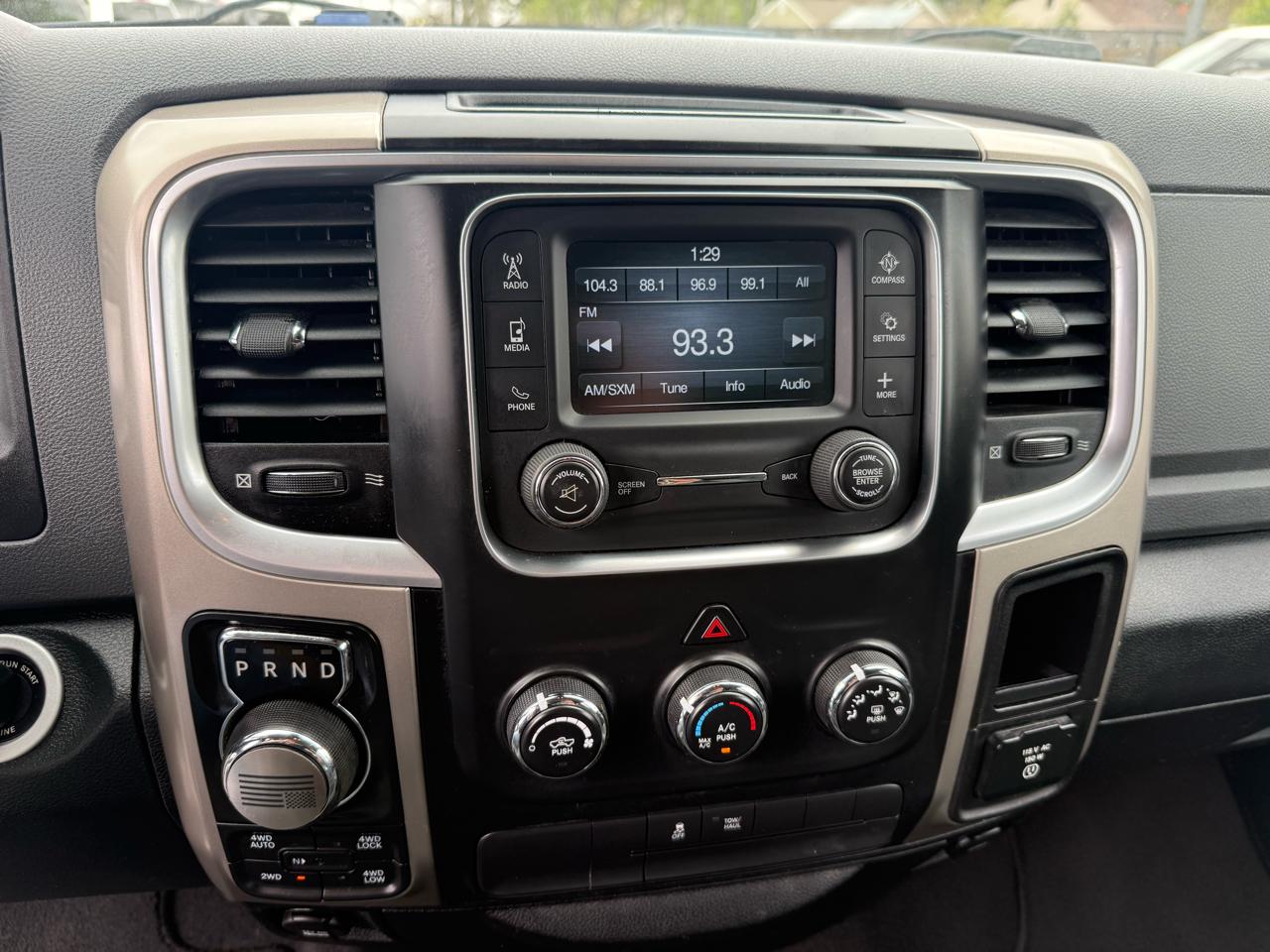 RAM 1500 4WD Quad Cab 140.5" Big Horn 2015