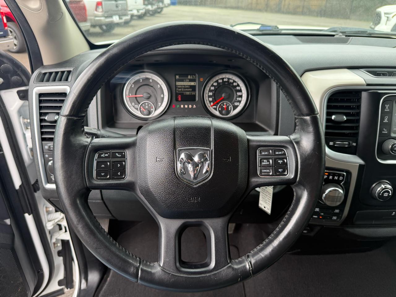 RAM 1500 4WD Quad Cab 140.5" Big Horn 2015