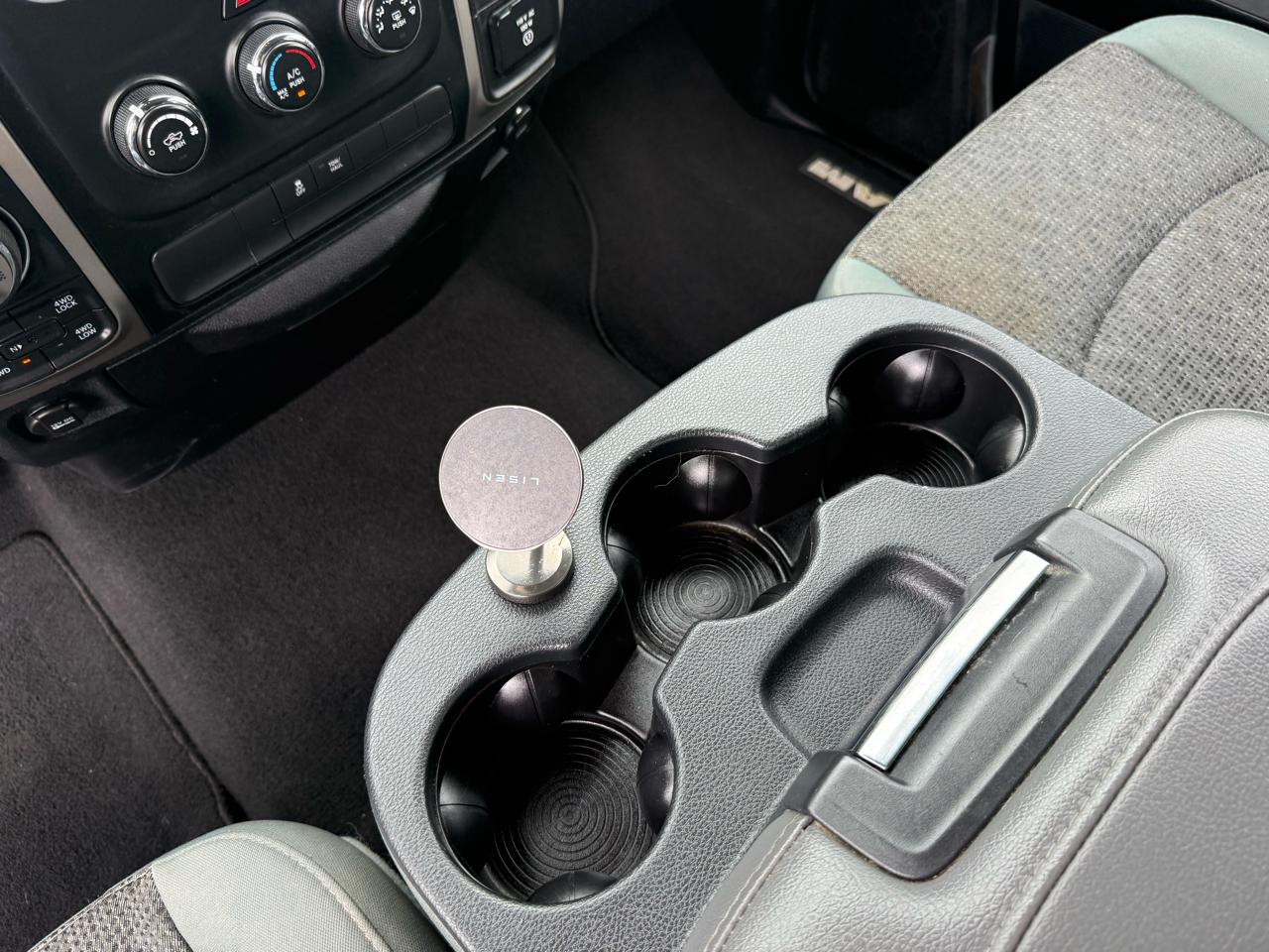 RAM 1500 4WD Quad Cab 140.5" Big Horn 2015