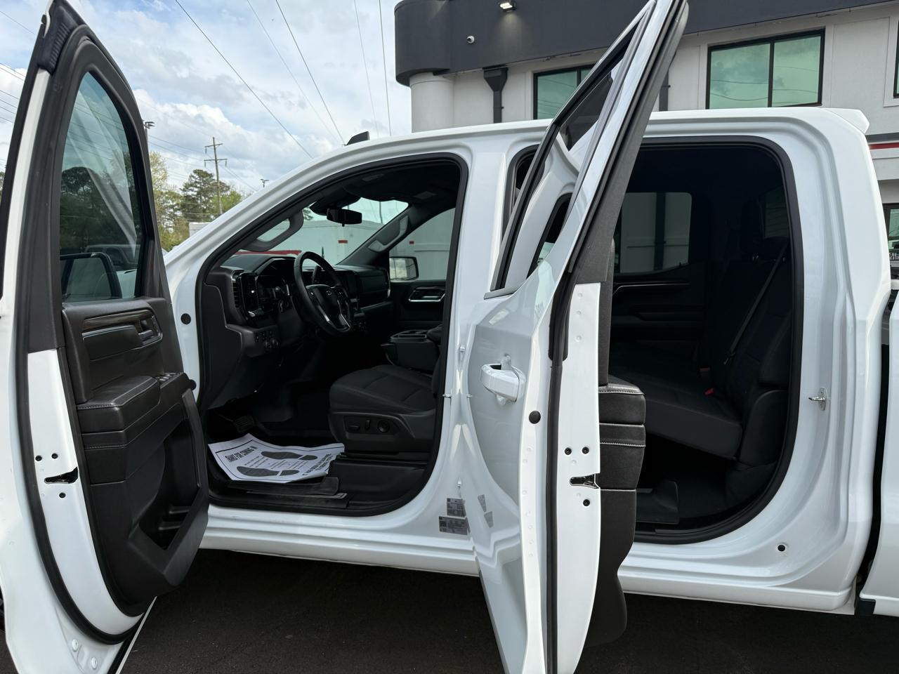 Chevrolet Silverado 1500 4WD Crew Cab 147" RST 2024