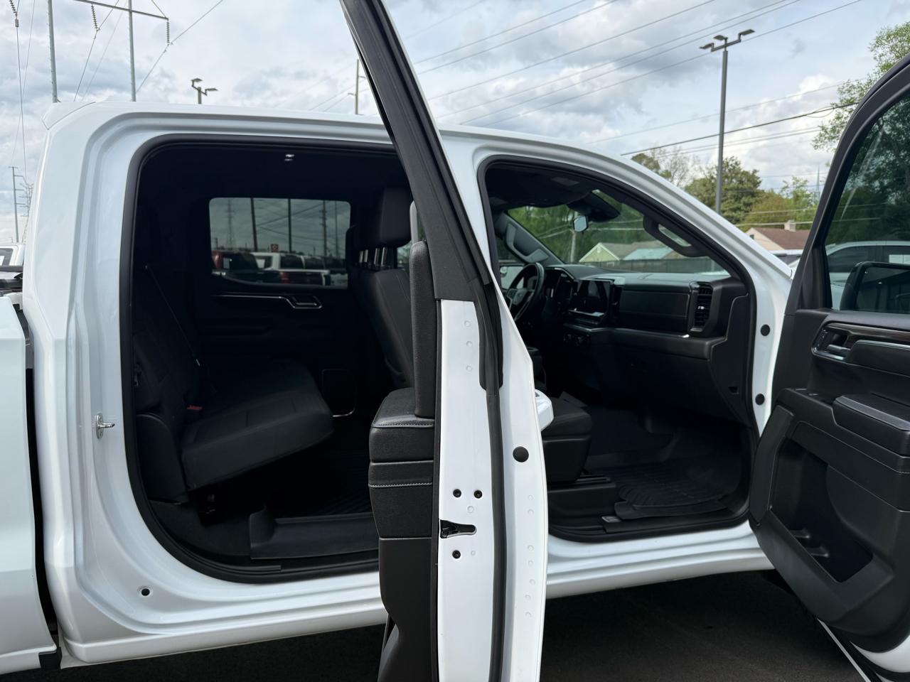 Chevrolet Silverado 1500 4WD Crew Cab 147" RST 2024