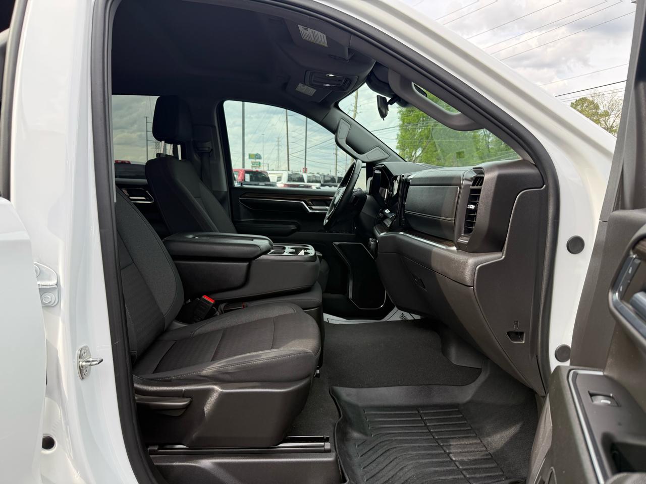 Chevrolet Silverado 1500 4WD Crew Cab 147" RST 2024