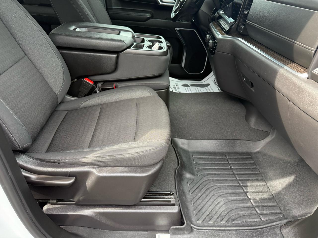 Chevrolet Silverado 1500 4WD Crew Cab 147" RST 2024