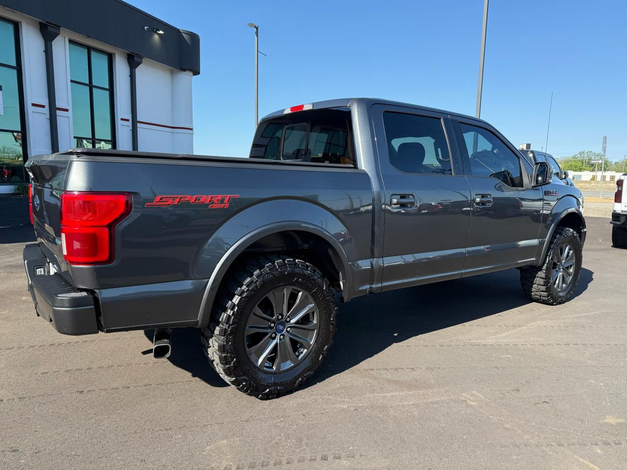 Ford F-150 4WD SuperCrew 139" Lariat 2018