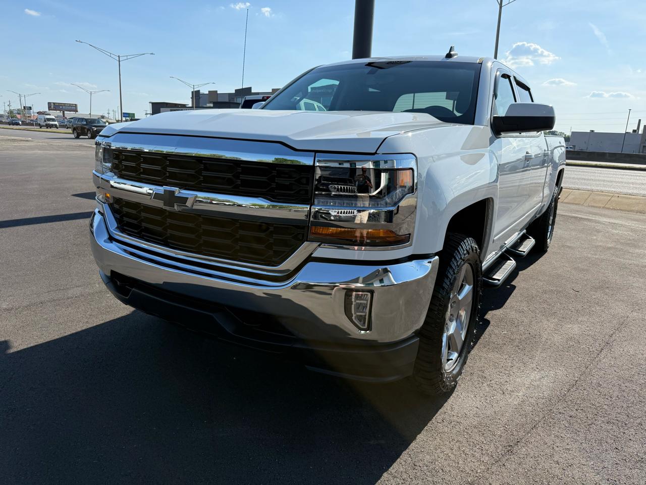Chevrolet Silverado 1500 4WD Crew Cab 147" LT w/1LT 2018
