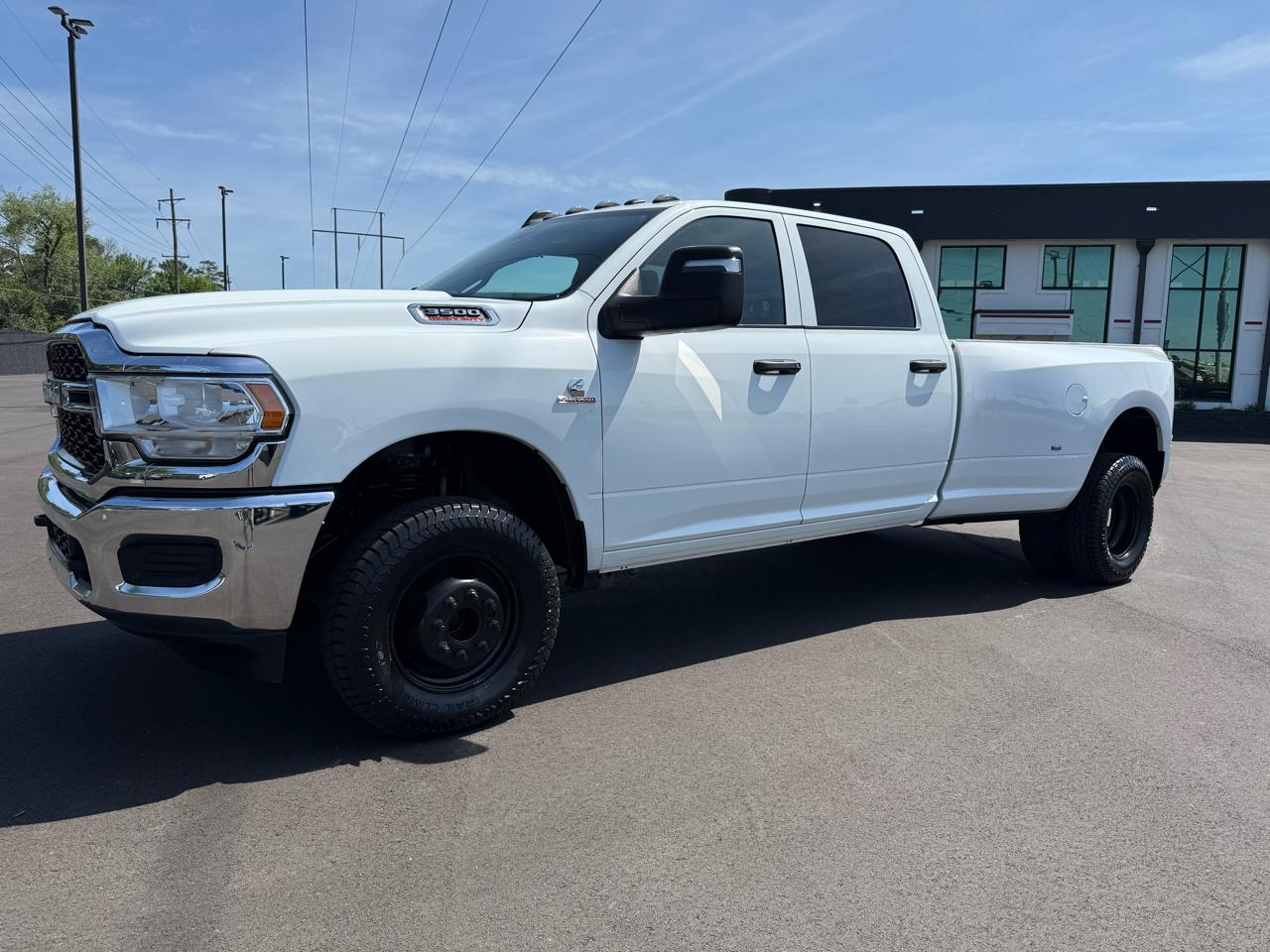 RAM 3500 Tradesman 4x4 Crew Cab 8' Box 2024