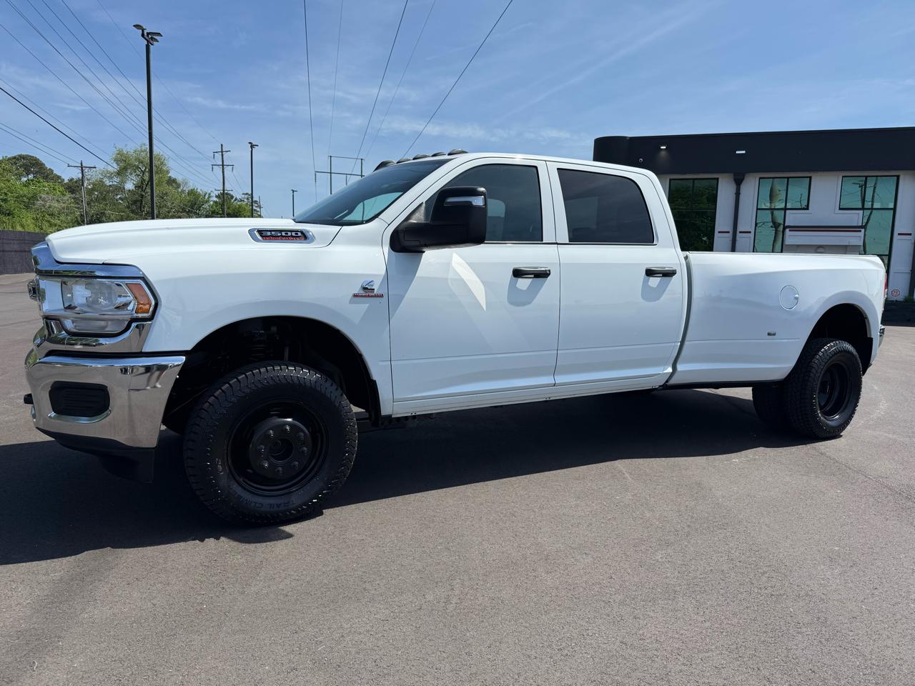 RAM 3500 Tradesman 4x4 Crew Cab 8' Box 2024