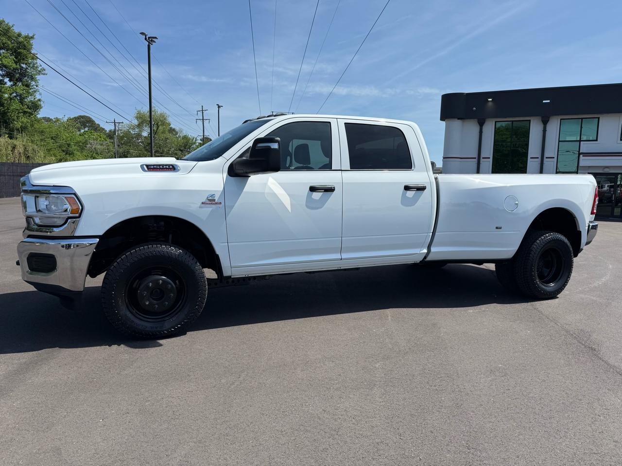 RAM 3500 Tradesman 4x4 Crew Cab 8' Box 2024