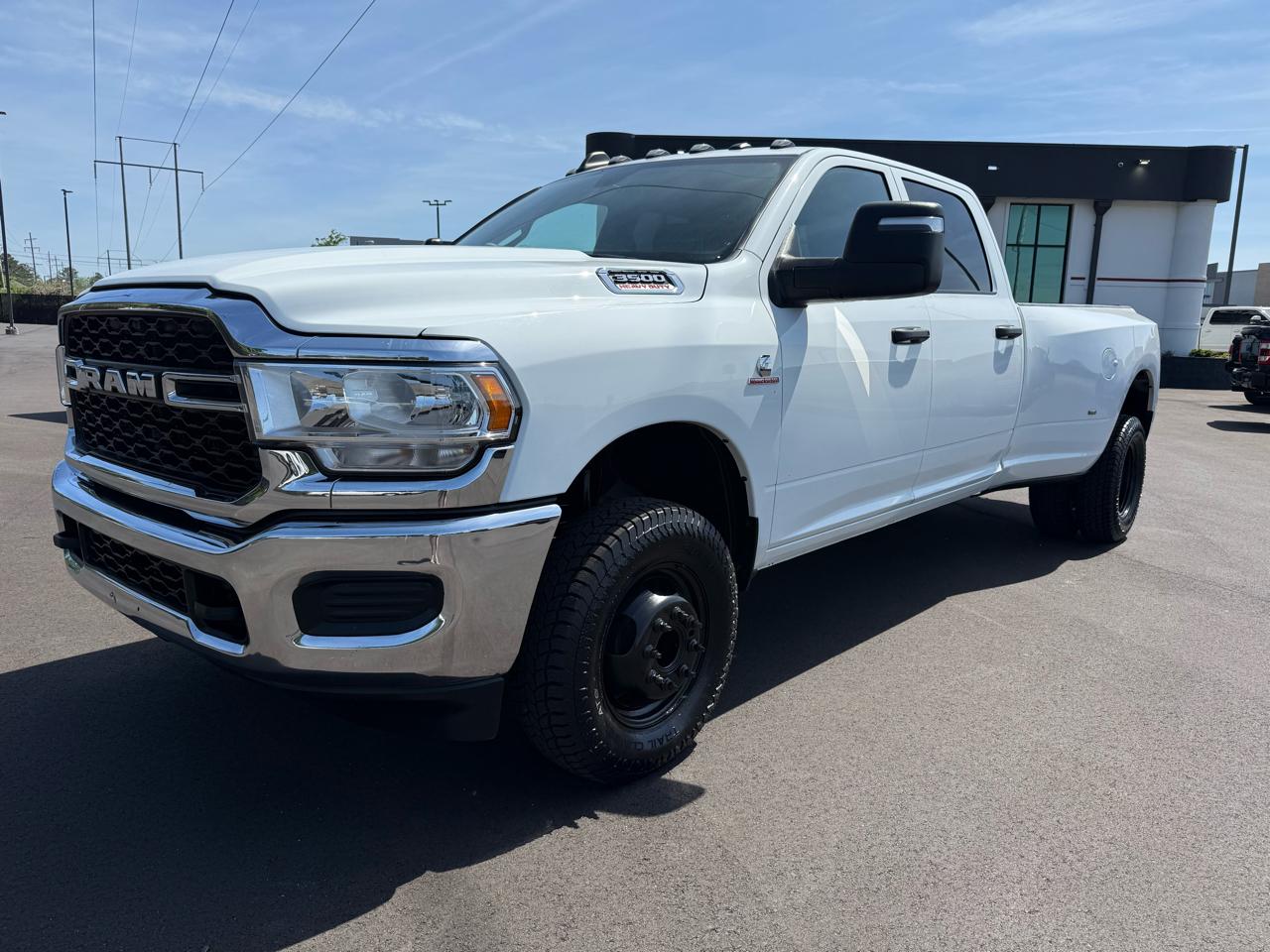 RAM 3500 Tradesman 4x4 Crew Cab 8' Box 2024