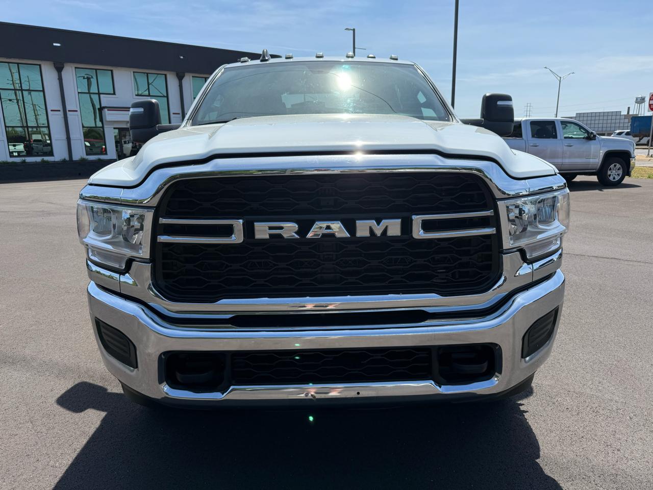 RAM 3500 Tradesman 4x4 Crew Cab 8' Box 2024