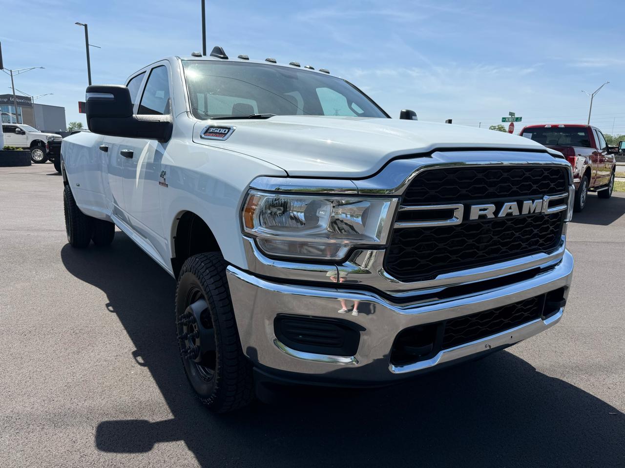RAM 3500 Tradesman 4x4 Crew Cab 8' Box 2024