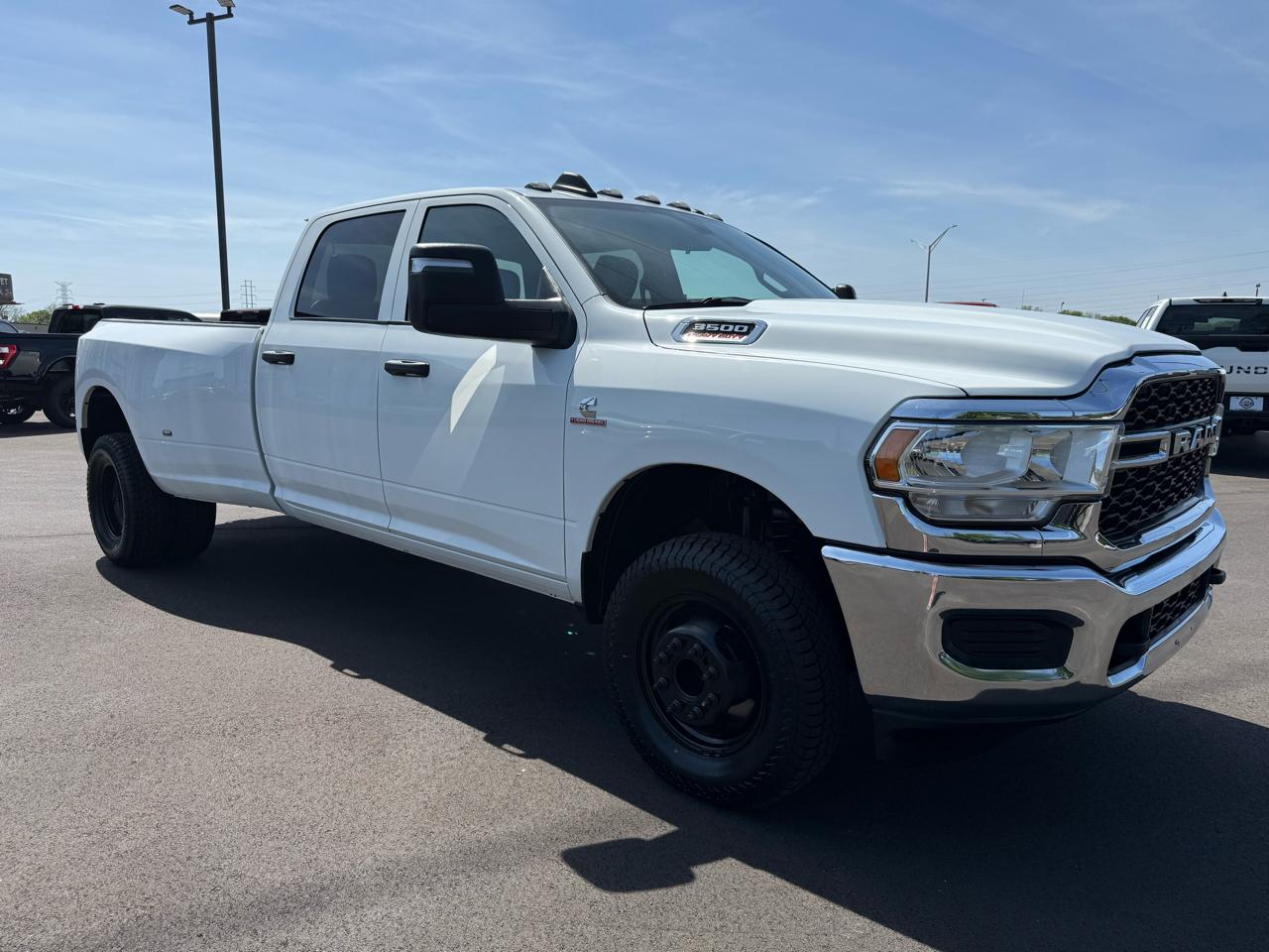 RAM 3500 Tradesman 4x4 Crew Cab 8' Box 2024