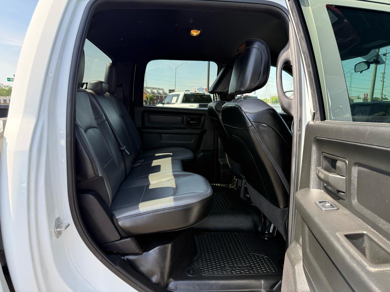 RAM 3500 Tradesman 4x4 Crew Cab 8' Box 2024