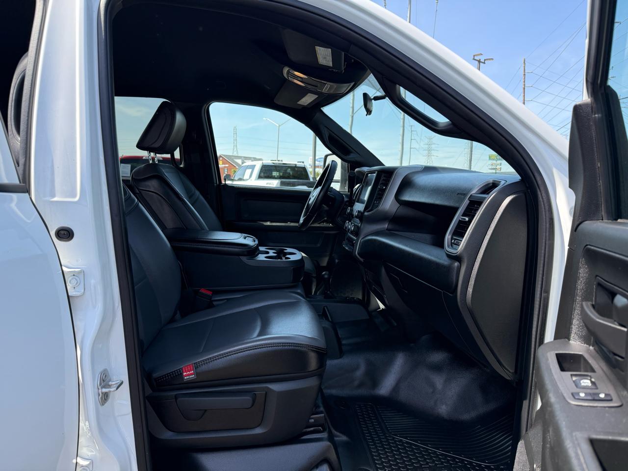 RAM 3500 Tradesman 4x4 Crew Cab 8' Box 2024