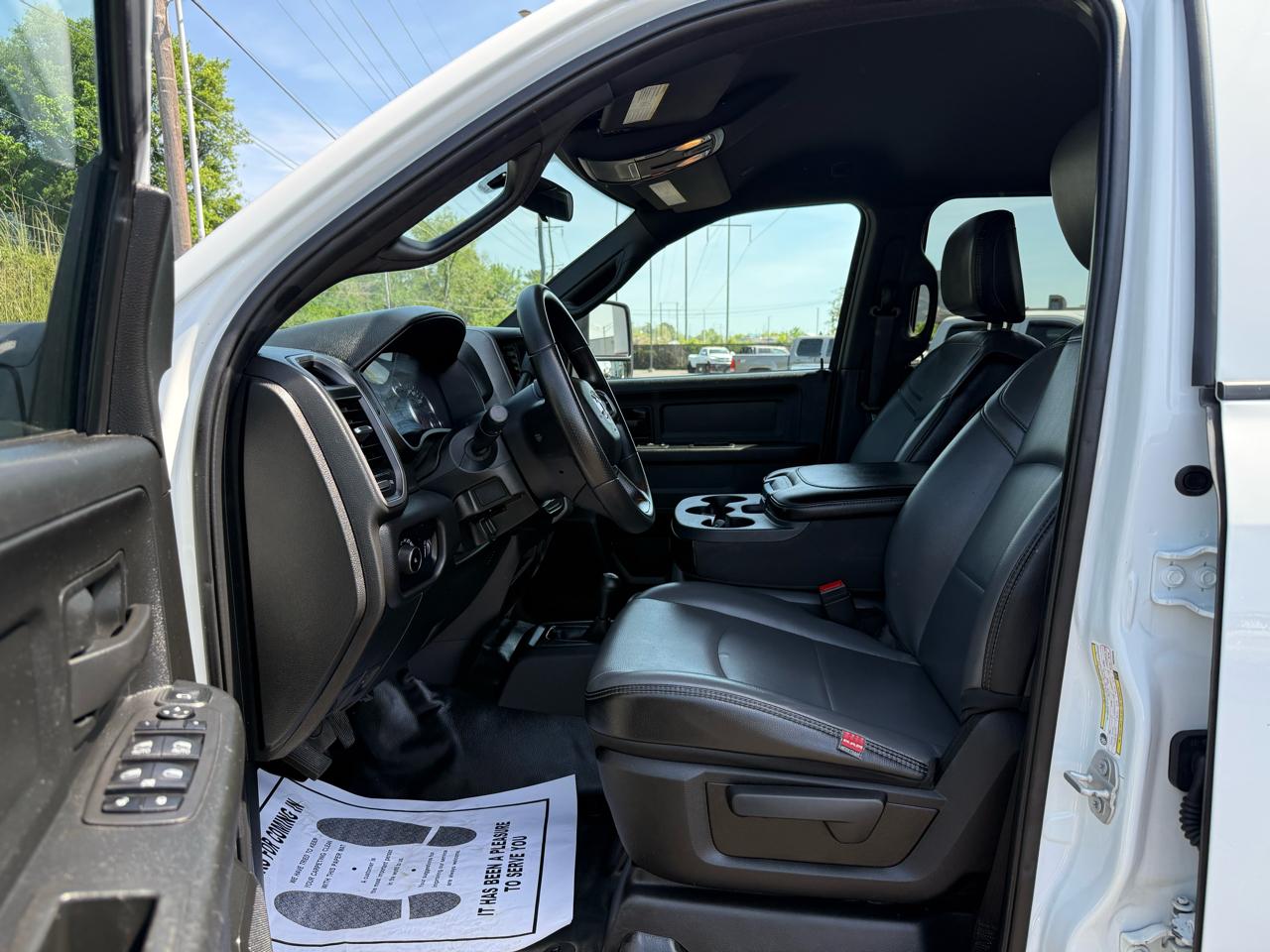 RAM 3500 Tradesman 4x4 Crew Cab 8' Box 2024