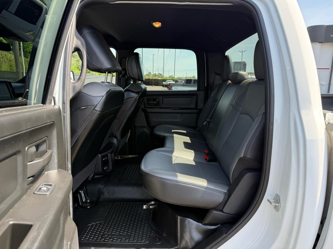 RAM 3500 Tradesman 4x4 Crew Cab 8' Box 2024