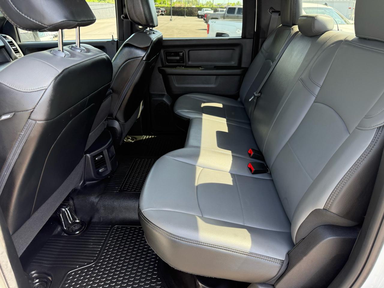 RAM 3500 Tradesman 4x4 Crew Cab 8' Box 2024