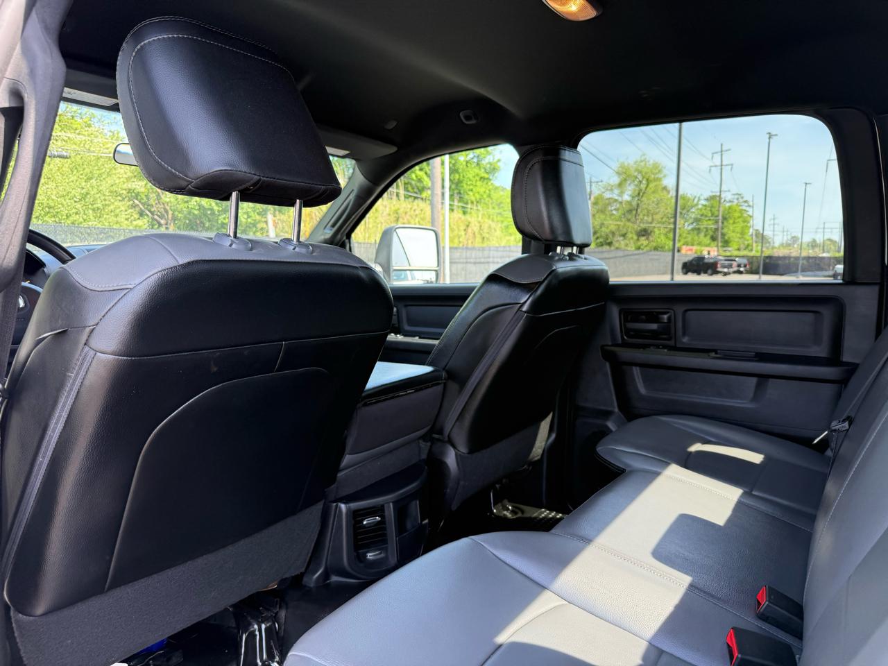 RAM 3500 Tradesman 4x4 Crew Cab 8' Box 2024