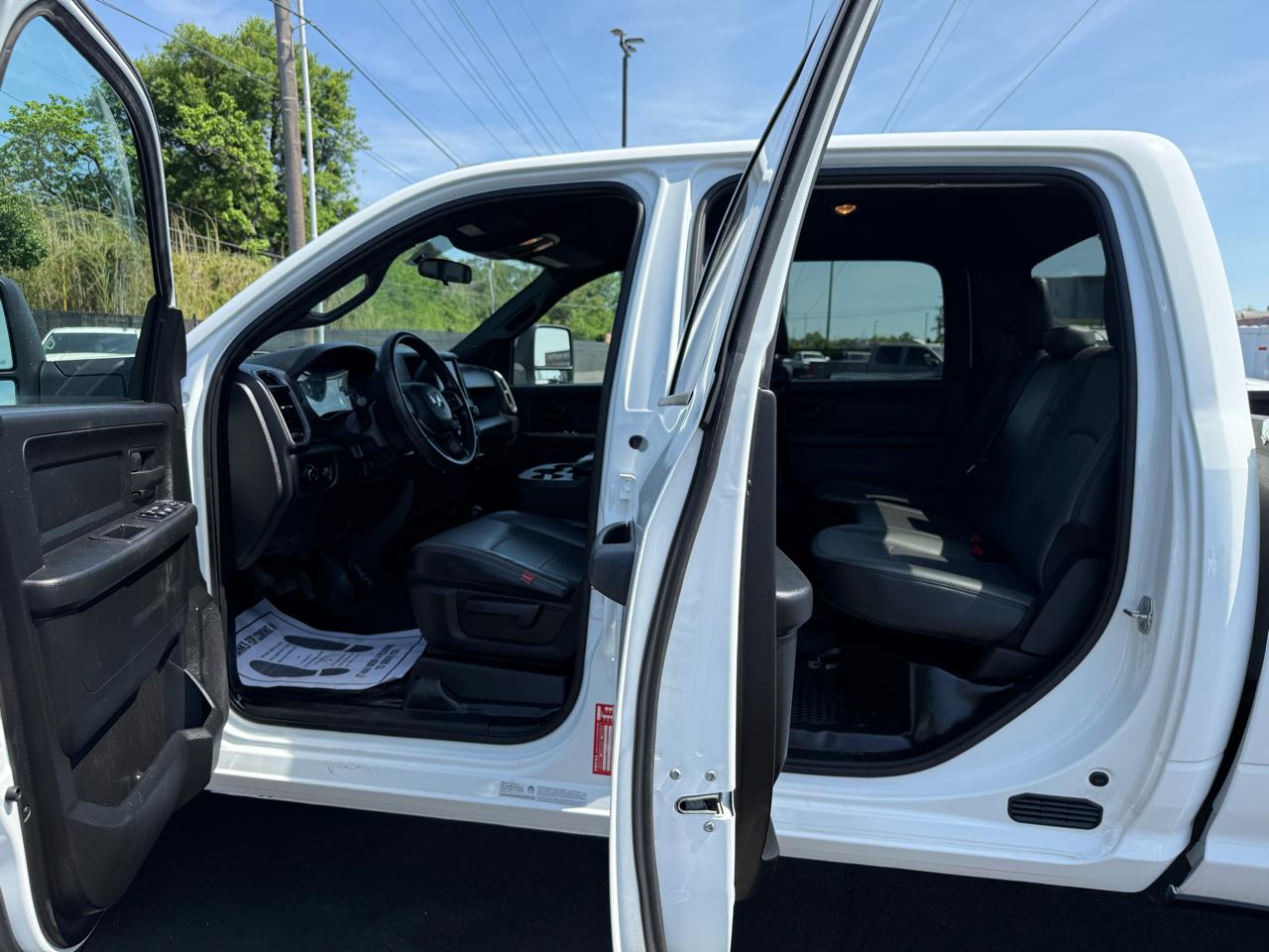 RAM 3500 Tradesman 4x4 Crew Cab 8' Box 2024