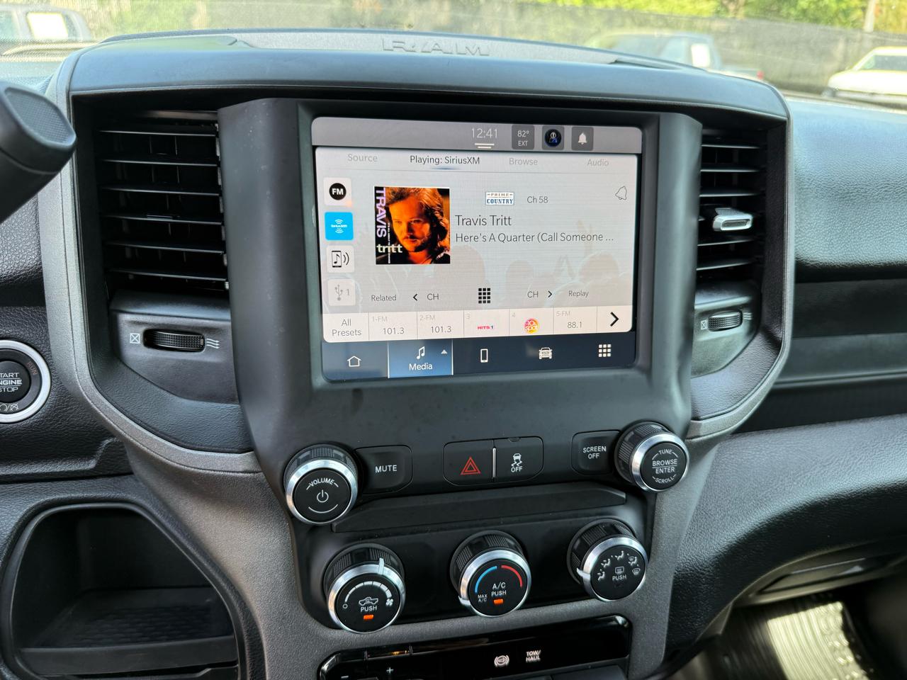 RAM 3500 Tradesman 4x4 Crew Cab 8' Box 2024