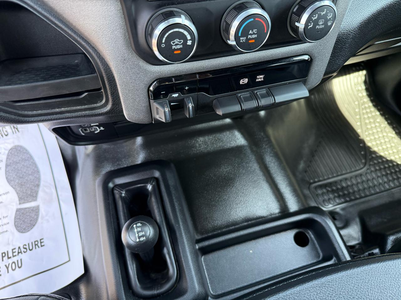 RAM 3500 Tradesman 4x4 Crew Cab 8' Box 2024