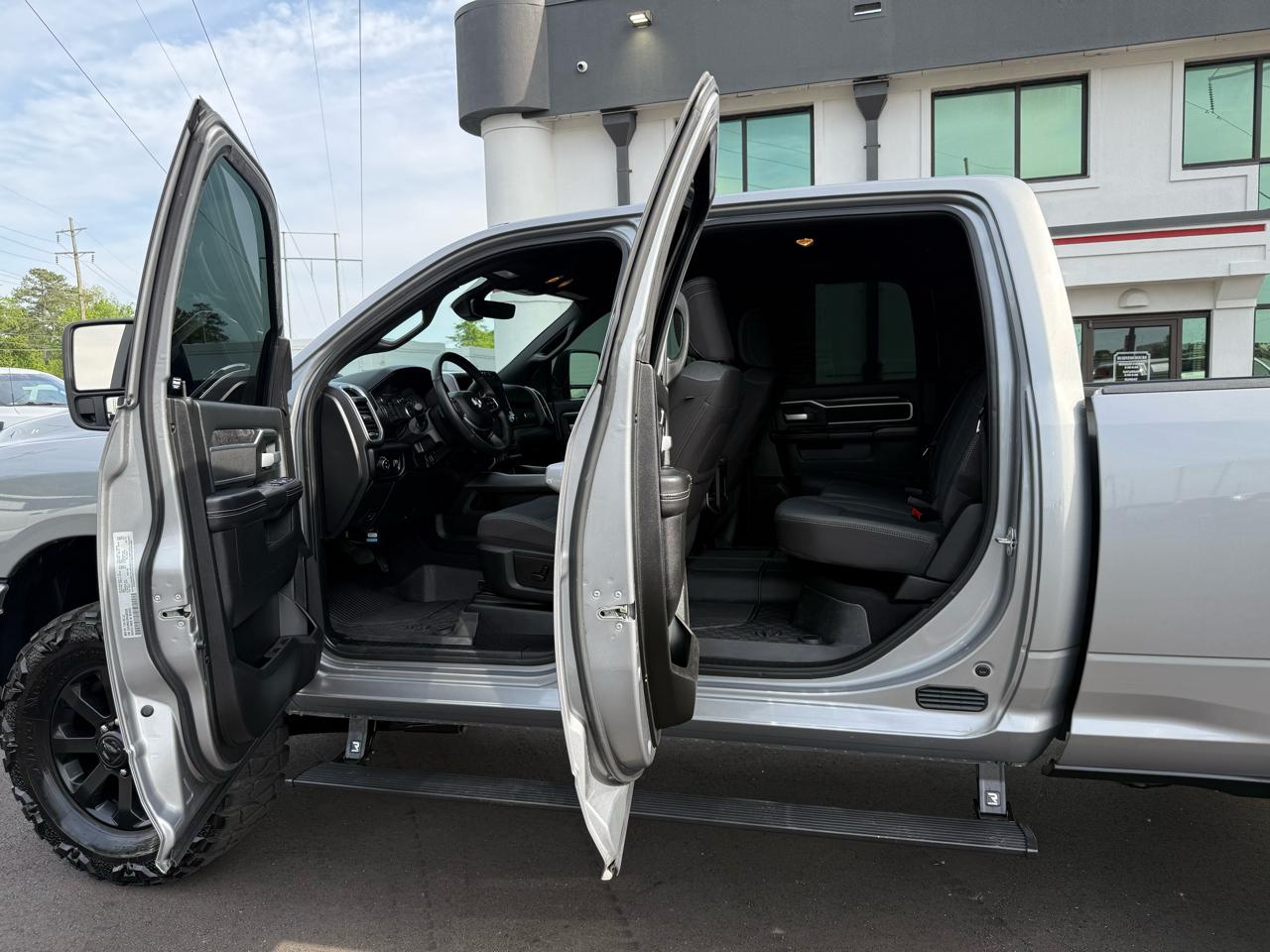 RAM 2500 Big Horn 4x4 Crew Cab 6'4" Box 2024