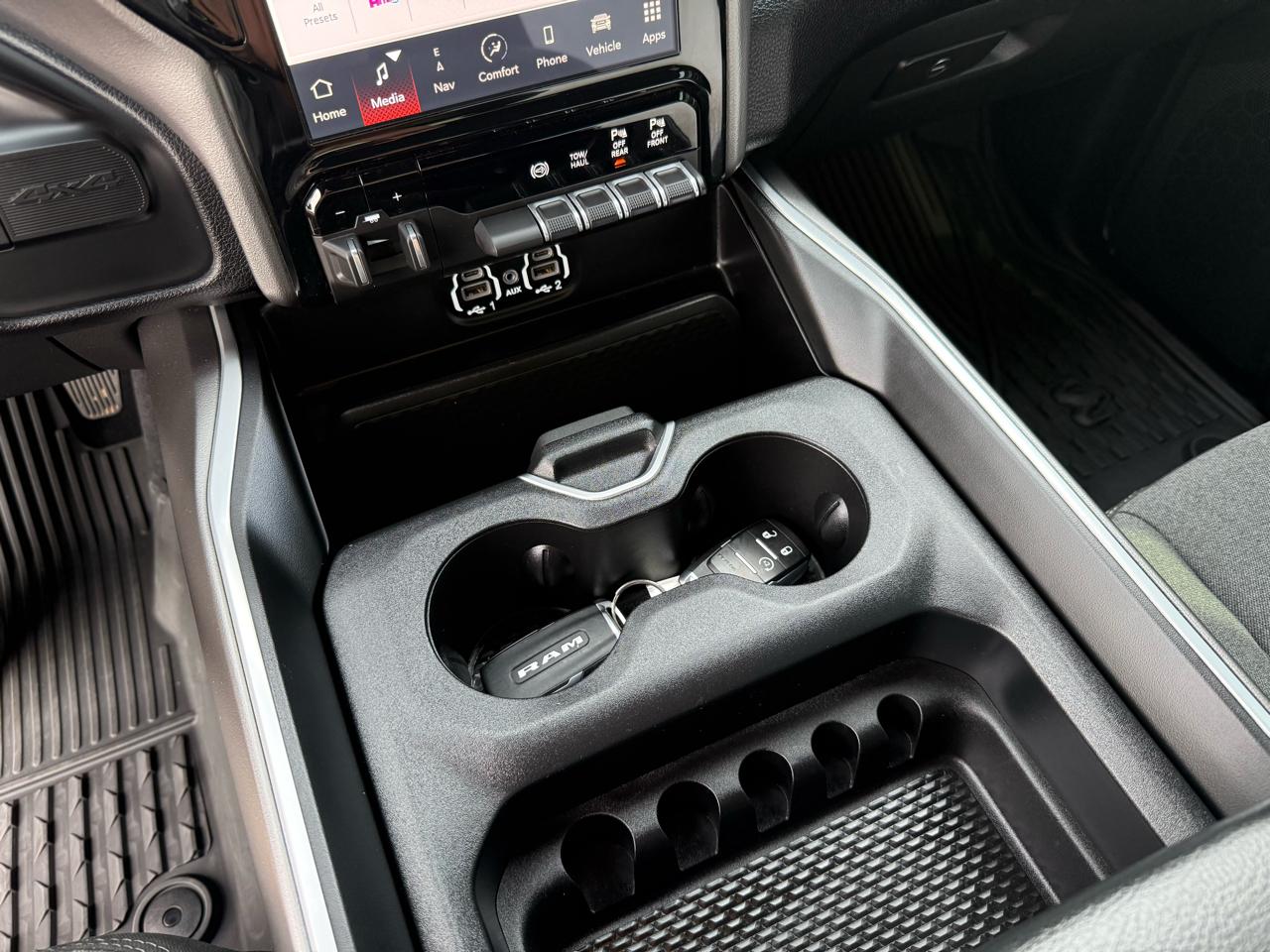 RAM 2500 Big Horn 4x4 Crew Cab 6'4" Box 2024