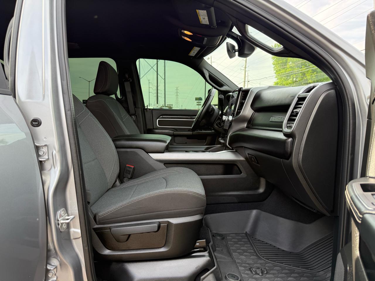 RAM 2500 Big Horn 4x4 Crew Cab 6'4" Box 2024