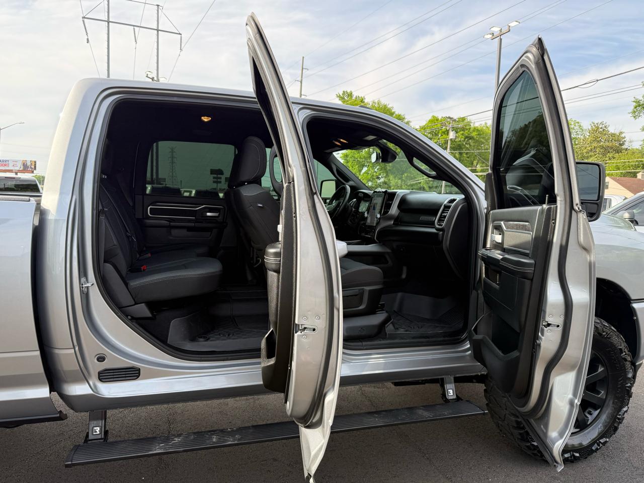 RAM 2500 Big Horn 4x4 Crew Cab 6'4" Box 2024