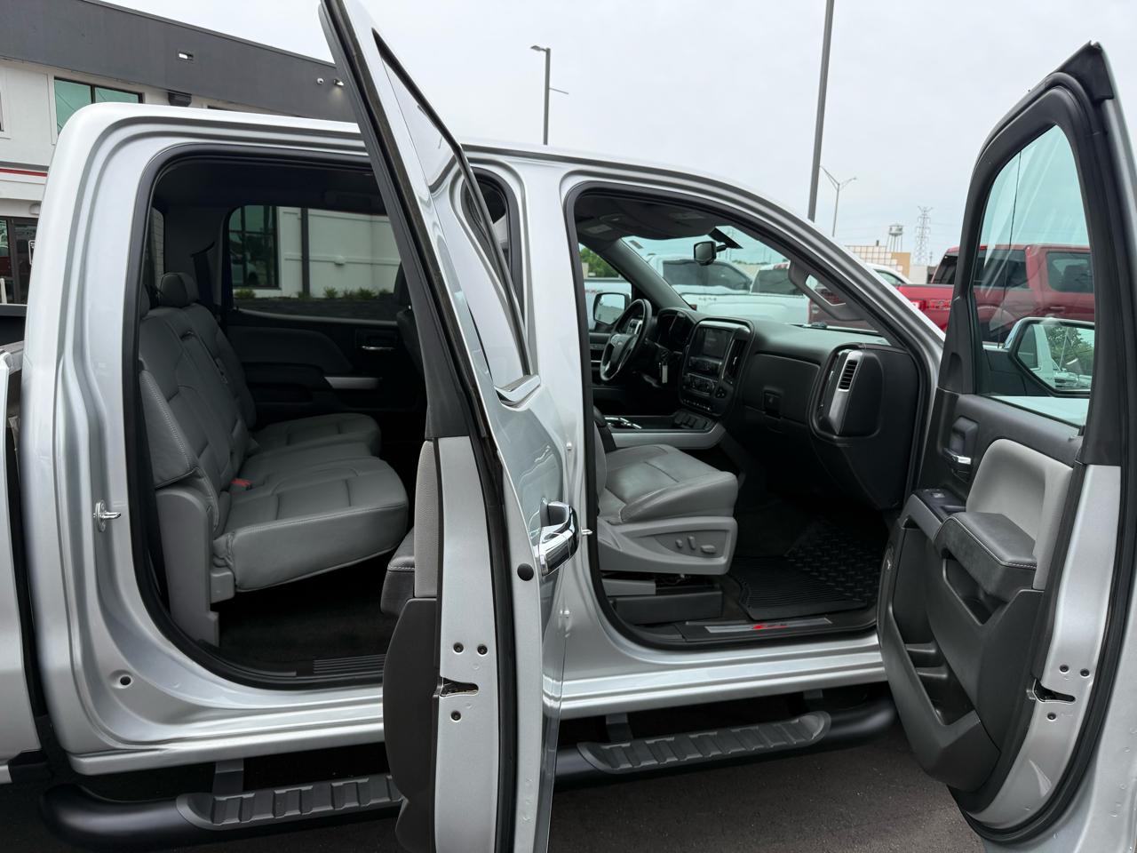 Chevrolet Silverado 1500 4WD Crew Cab 143.5" LTZ w/2LZ 2018