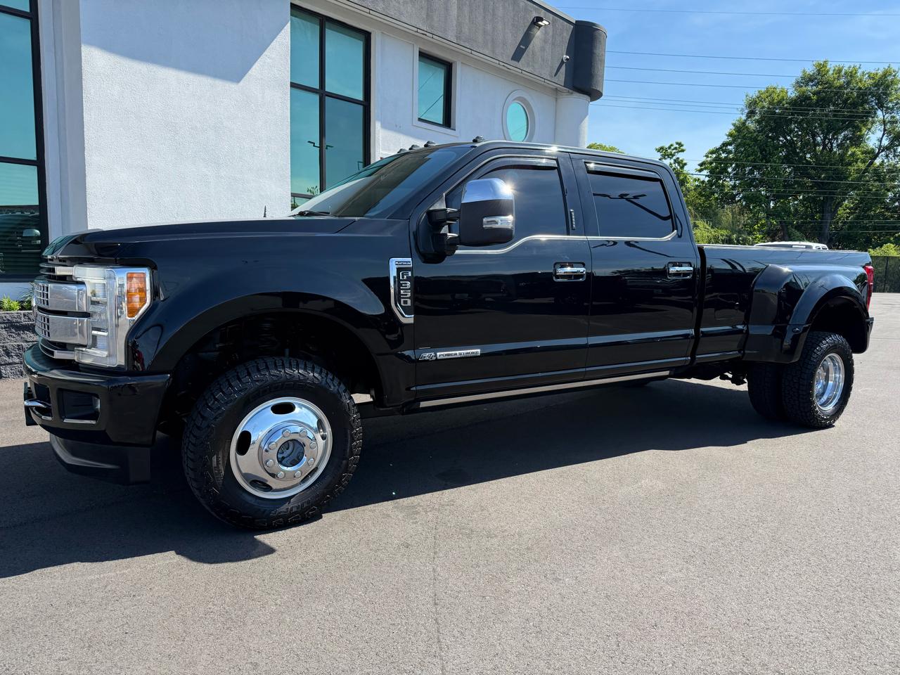 Ford Super Duty F-350 DRW Platinum 4WD Crew Cab 8' Box 2018