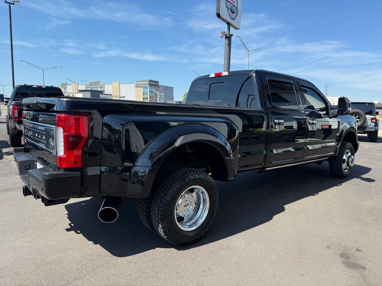 Ford Super Duty F-350 DRW Platinum 4WD Crew Cab 8' Box 2018