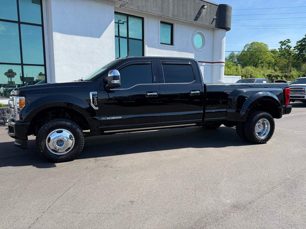 Ford Super Duty F-350 DRW Platinum 4WD Crew Cab 8' Box 2018