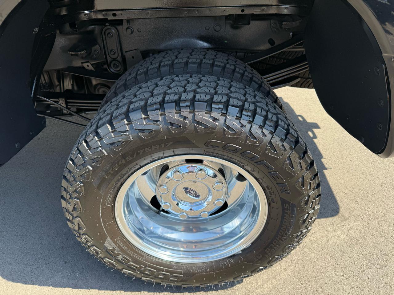 Ford Super Duty F-350 DRW Platinum 4WD Crew Cab 8' Box 2018