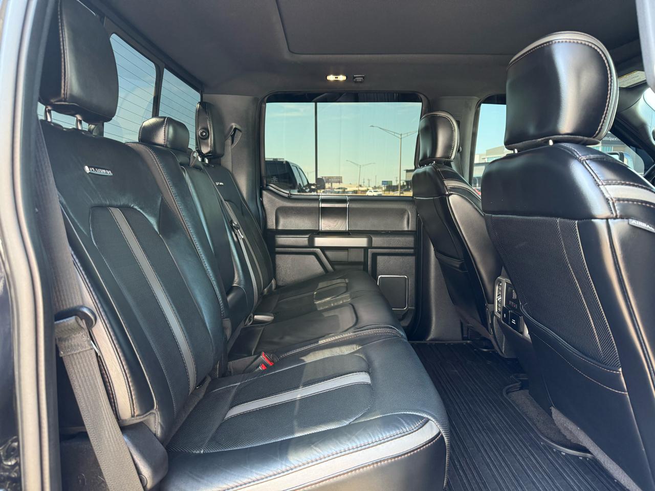 Ford Super Duty F-350 DRW Platinum 4WD Crew Cab 8' Box 2018