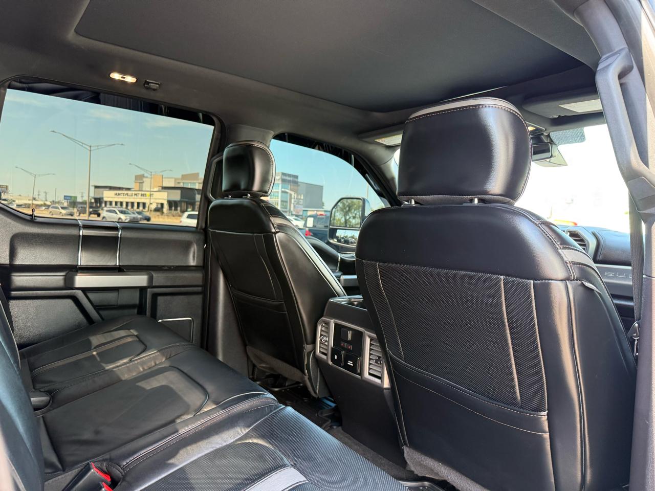 Ford Super Duty F-350 DRW Platinum 4WD Crew Cab 8' Box 2018